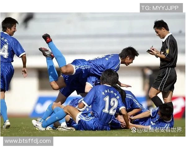 大叔足球局:重燃青春激情的草根足球传奇与友谊之旅 大叔足球局:重燃青春激情的草根足球传奇与友谊之旅
