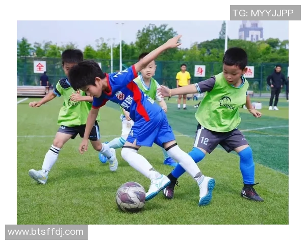 足球画卷中的激情与梦想展现了绿茵场上无尽的魅力与奋斗精神