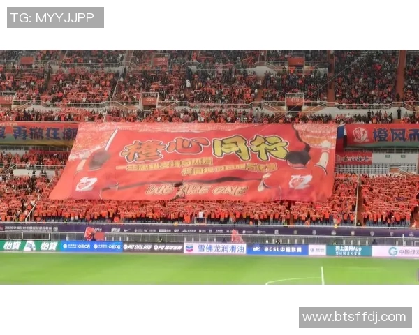 足球比赛看台上的激情与欢呼如何点燃球迷心中的热爱与团结 足球比赛看台上的激情与欢呼如何点燃球迷心中的热爱与团结